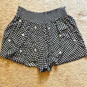 NWOT Pink Victorias Secret daisy lounge shorts size large